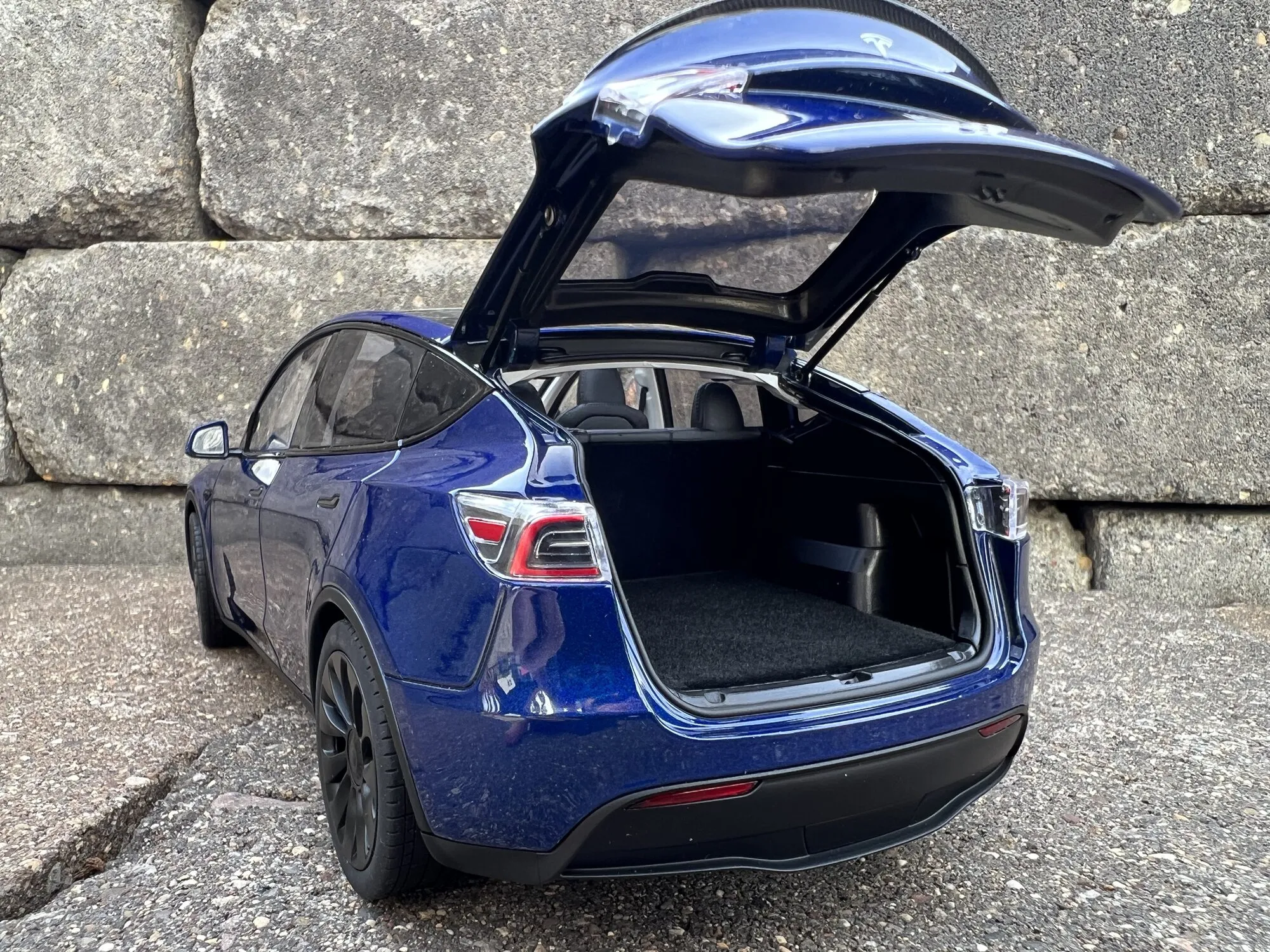 53381 diecast model y tesla interior details