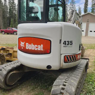 /img/53445-bobcat-mini-excavator-working.webp