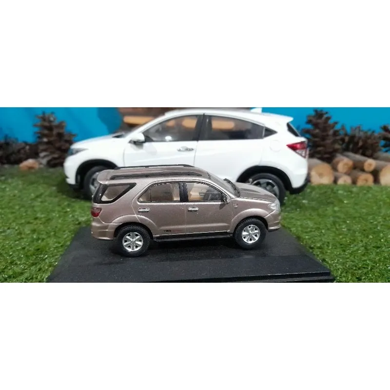 53468 diecast fortuner collectibility