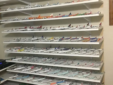 53476 diecast airplane display