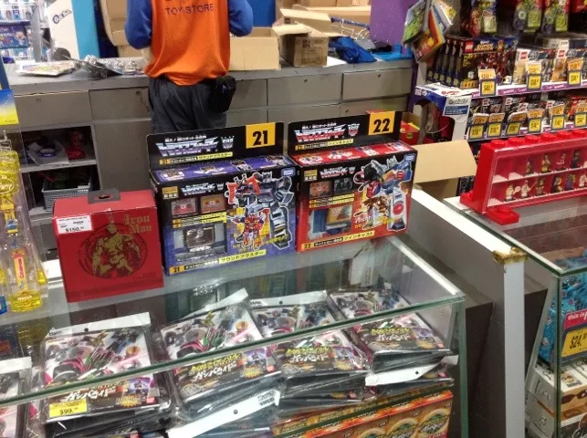 /img/53494-diecast-toy-display-hong-kong.webp