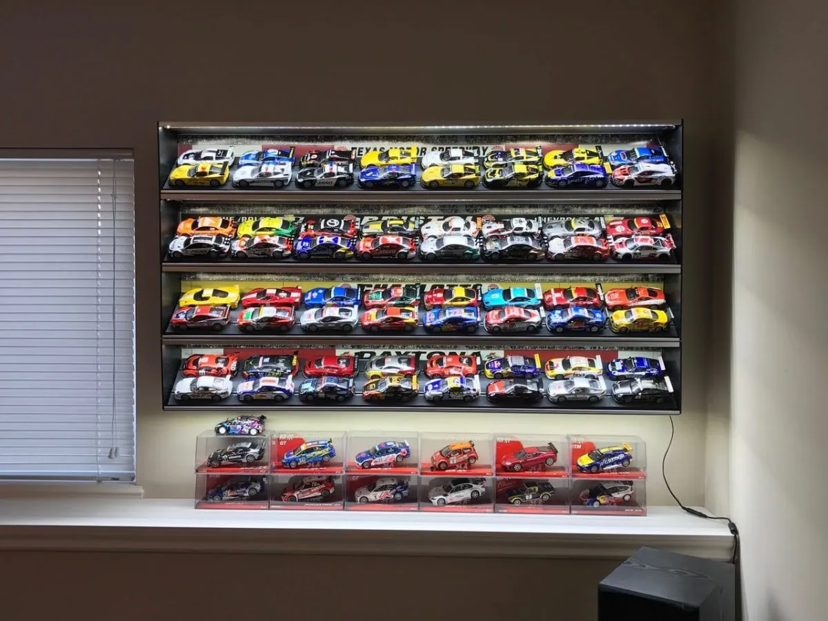 53586 installing shelves diecast case