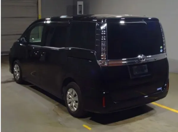 53615 diecast toyota voxy exterior