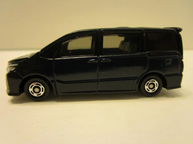 53615 diecast toyota voxy scale comparison