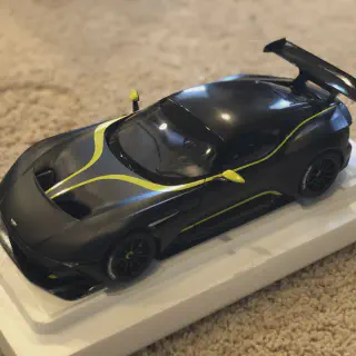 /img/53657-aston-martin-vulcan-diecast-close-up.webp