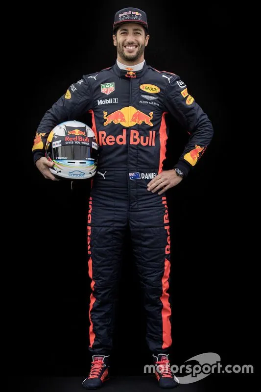 53679 red bull rb12 diecast