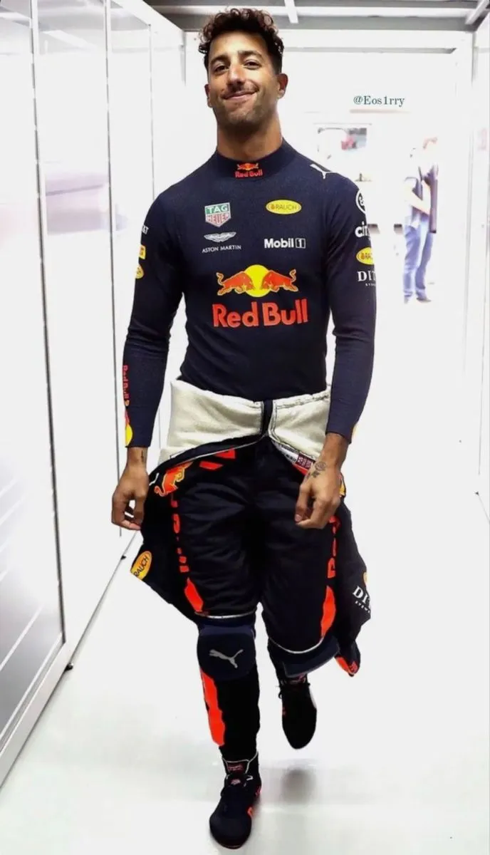 53679 red bull rb13 diecast