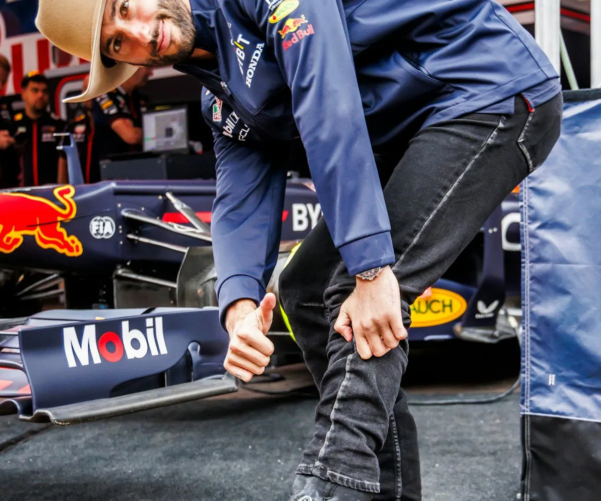 53679 red bull rb14 diecast