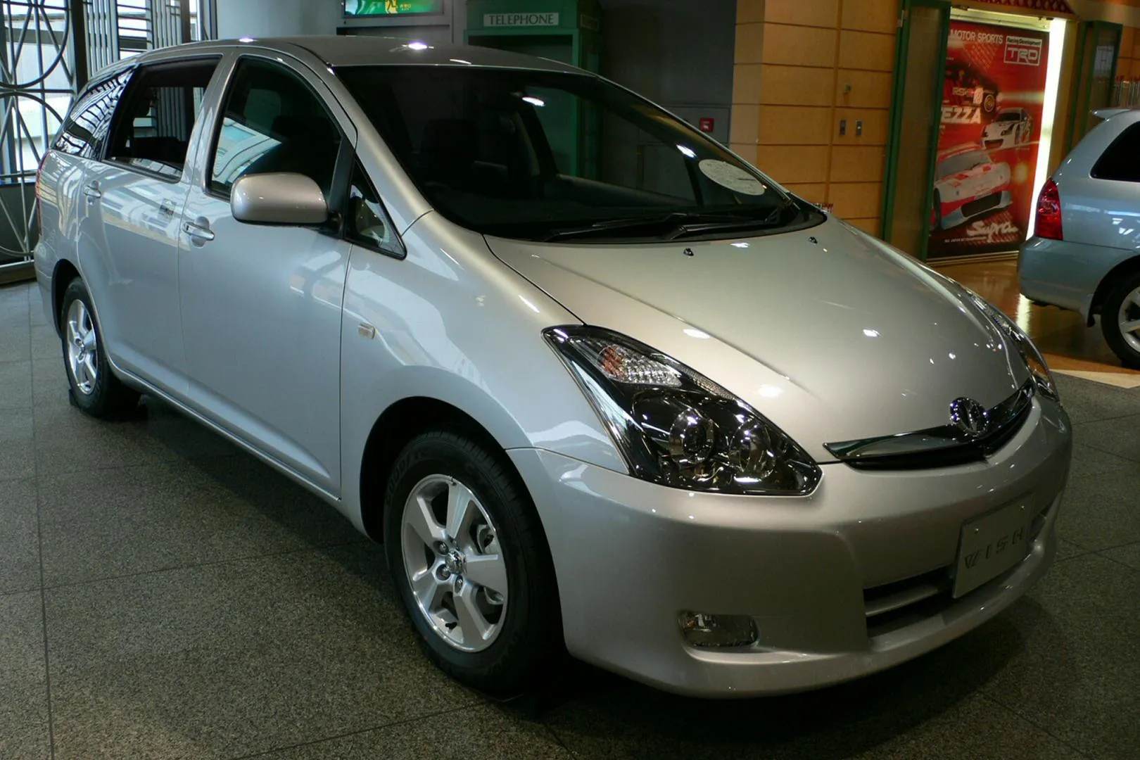 /img/53700-diecast-toyota-wish-display.webp