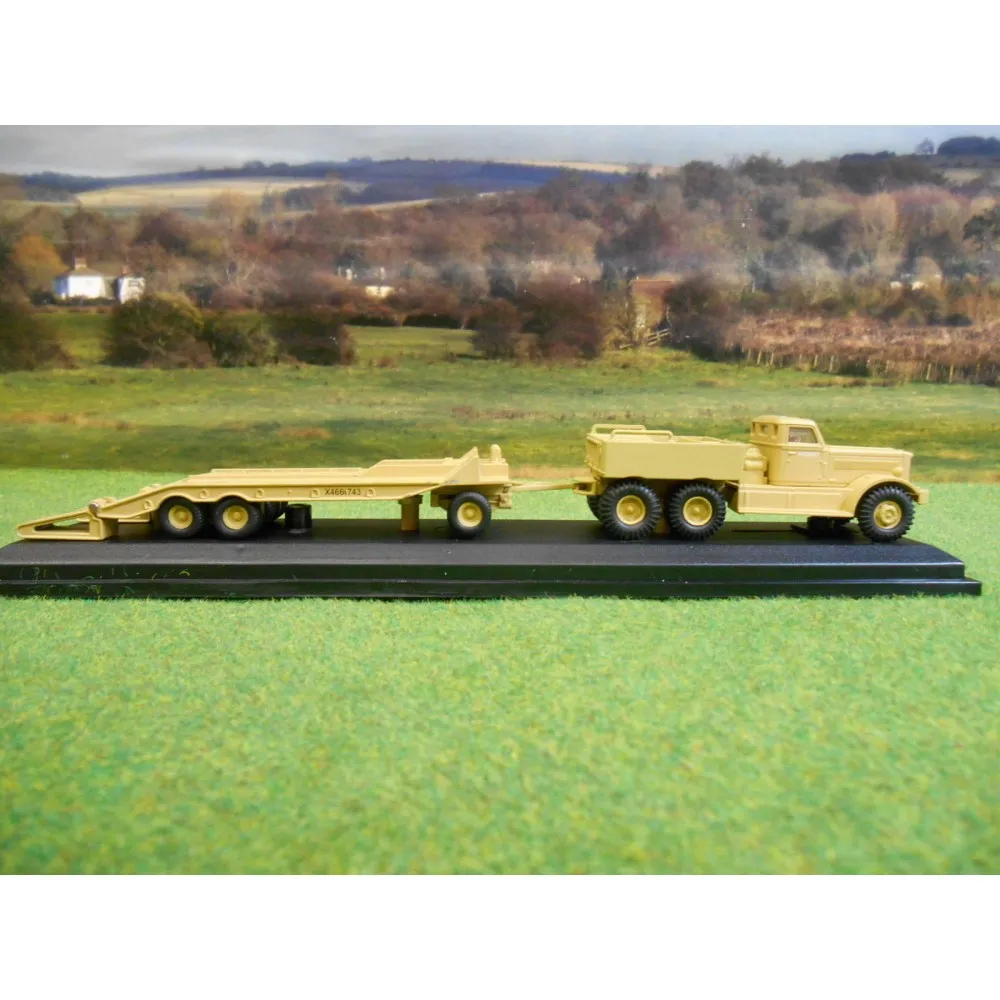/img/53780-diecast-tank-transporter-collectible.webp