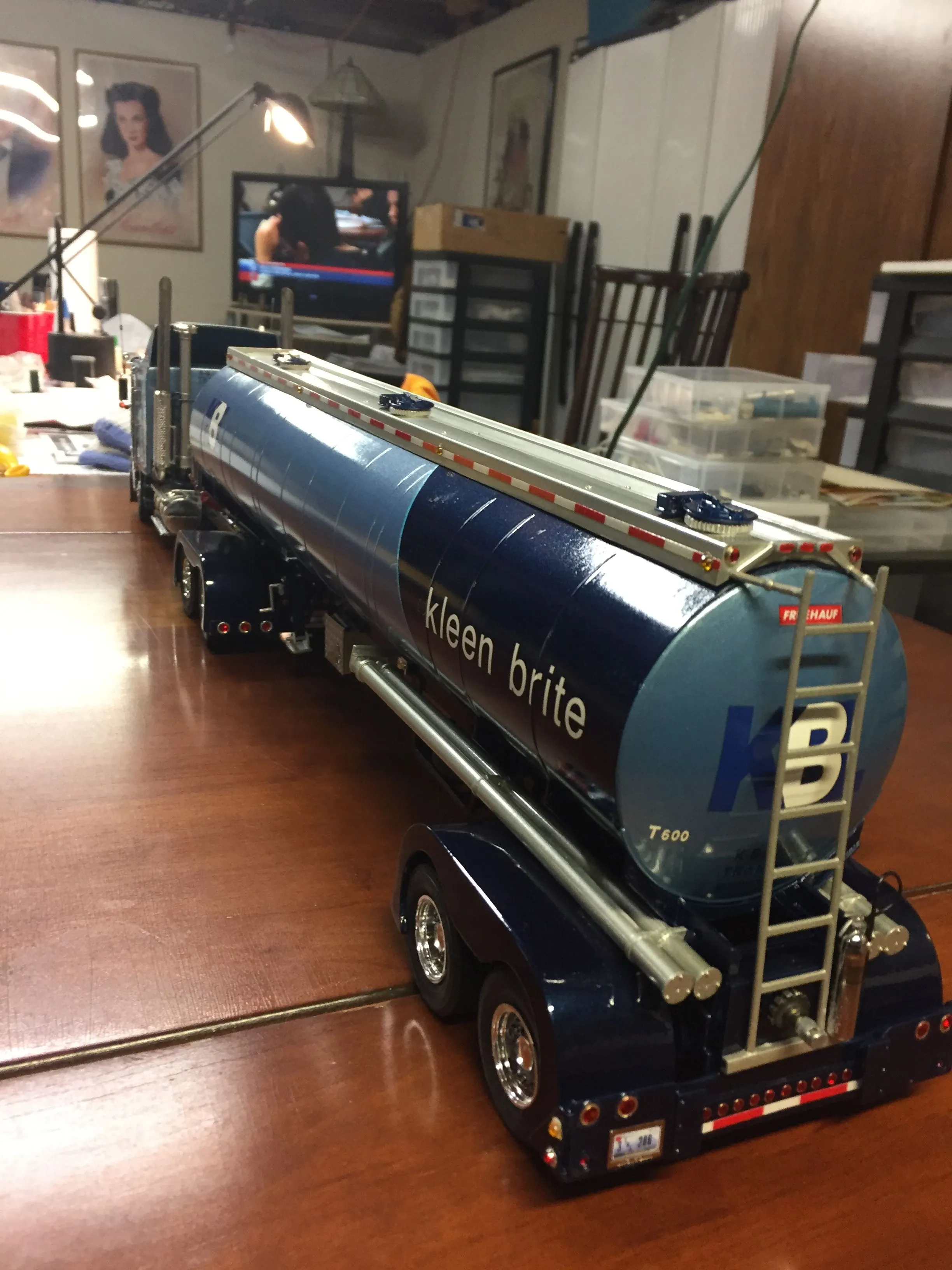 53780 diecast tank transporter scale